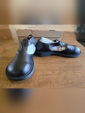 Women's Academia Black Leather T-strap Mary Jane US 7.5